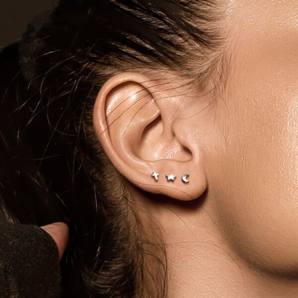 Internally Threaded Titanium Cross Labret Cartilage Stud - Image 2